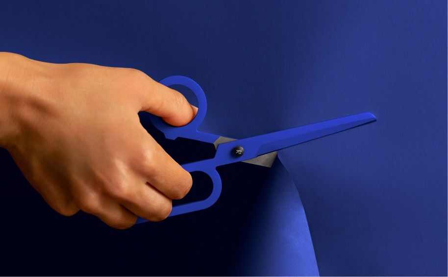 karst-2024-desk-goods-scissors-cobalt-10-hr-1-5x.jpg